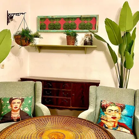 Boutique Studio Flat At City Center Apartment *